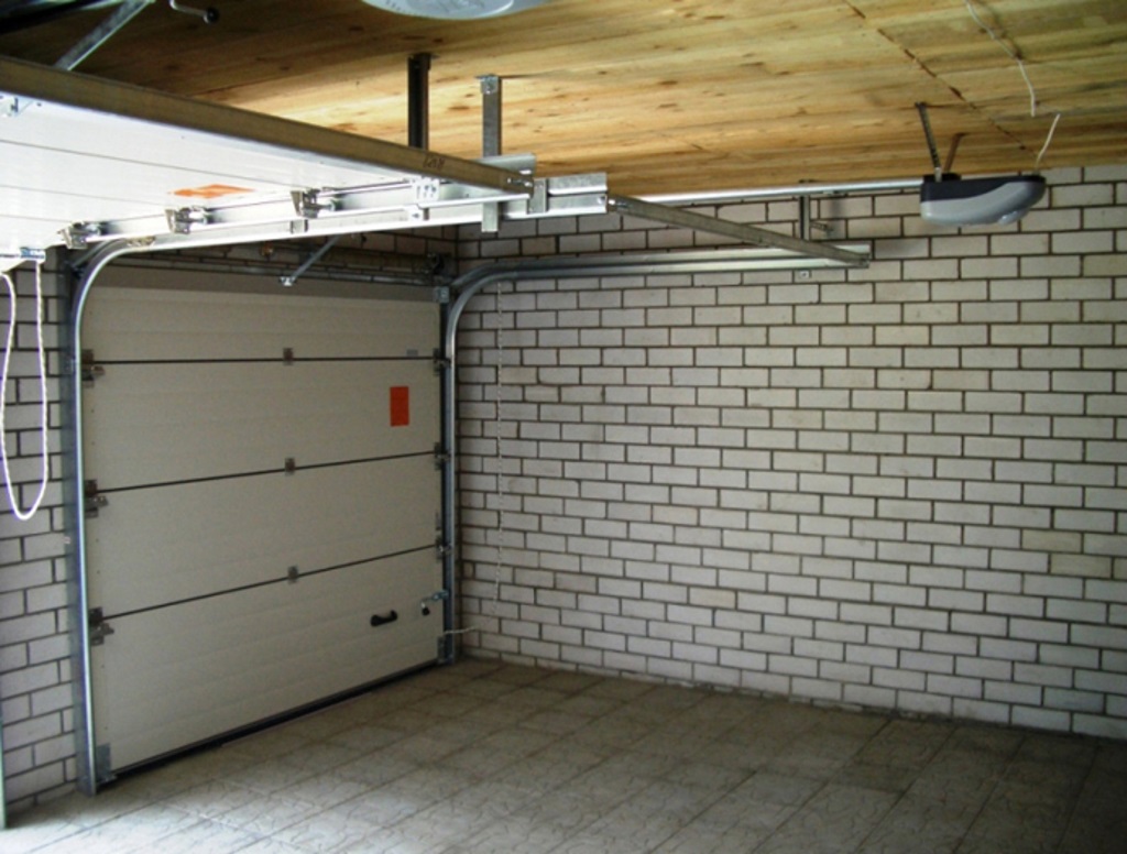 Секционные ворота для гаража с приводом Marantec