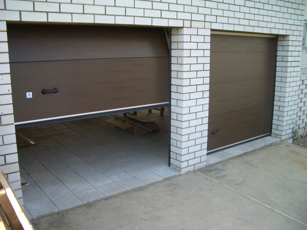 Панельные ворота с ручным управлением для гаража
